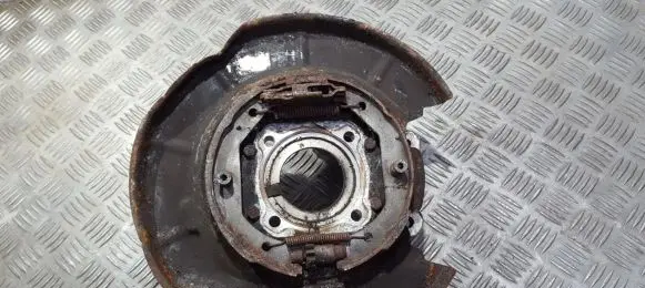 Rear wheel hub