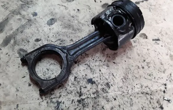 Citroen C3 Picasso Piston with connecting rod 619