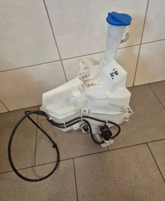 Hyundai i30 Windshield washer fluid reservoir/tank 98610G4000