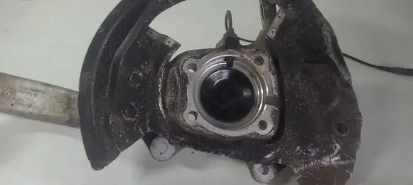 BMW X5 F15 Front wheel hub 6869870 77377317