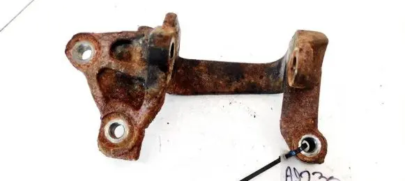 Honda Accord Engine mounting bracket