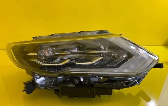 Nissan X-Trail T32 Headlight/headlamp 1638362639