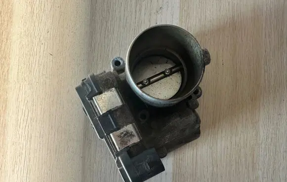 Volkswagen Golf VII Throttle valve 03F133062B