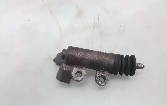 Toyota Avensis T250 Clutch slave cylinder 