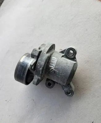 Mitsubishi Outlander Timing belt tensioner 
