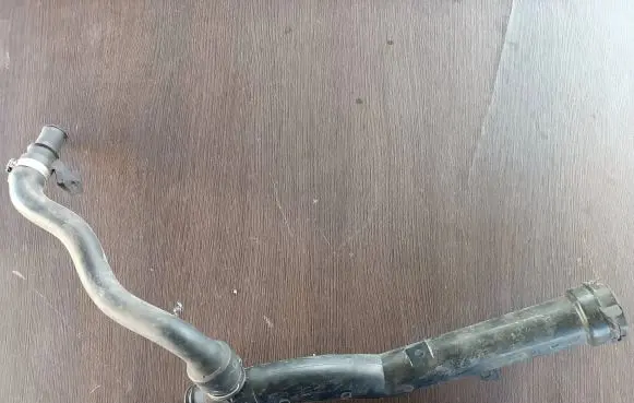 Peugeot 308 Engine coolant pipe/hose V758971580