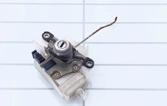 Audi A4 S4 B5 8D Tailgate exterior lock 8D0862055