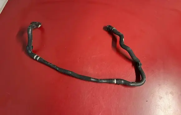 Engine coolant pipe/hose