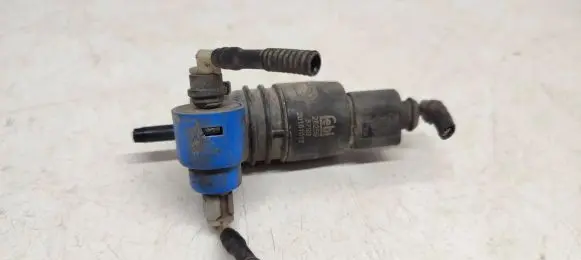 Volkswagen PASSAT B5.5 Windscreen/windshield washer pump 20181012 26259 8790