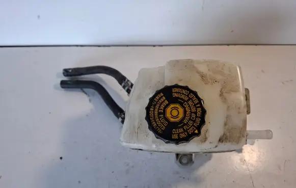 Brake fluid reservoir