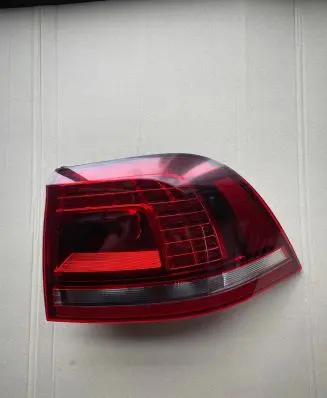 Volkswagen Touareg II Rear/tail lights 7P6945208B