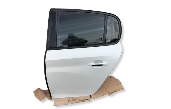 Peugeot 208 II Rear door 