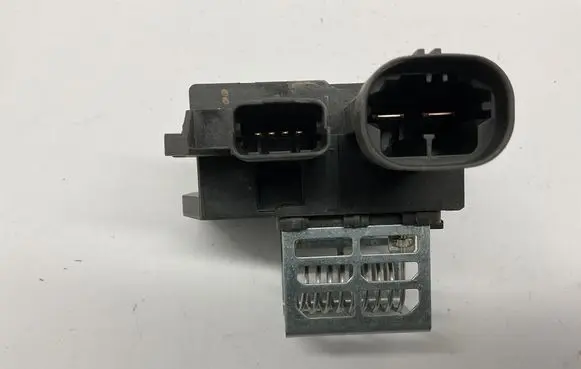 Peugeot 307 Coolant fan relay 9830143880 160724 F2182016