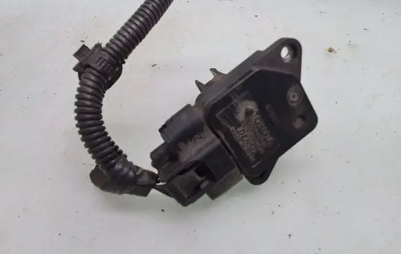 Toyota Avensis T250 Mass air flow meter 222040N010