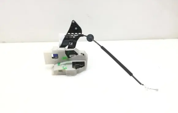 Porsche Cayenne (9PA) Rear door lock 7L0839015B