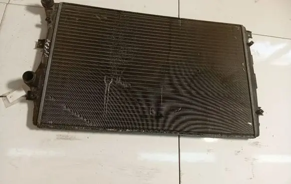 Volkswagen Golf V Coolant radiator 