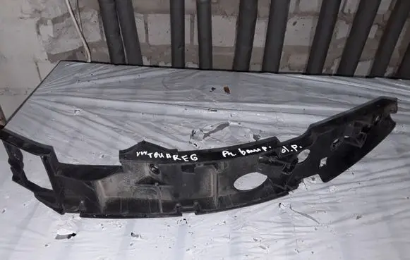 Volkswagen Touareg I Front bumper mounting bracket 7L6807184C