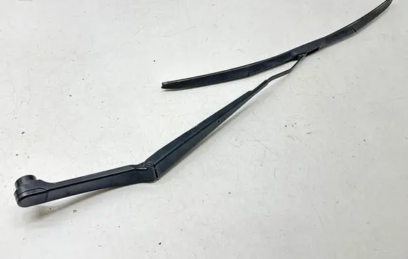 Subaru Legacy Front wiper blade arm