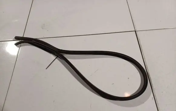 Nissan Note (E11) Rubber seal front coupe door 
