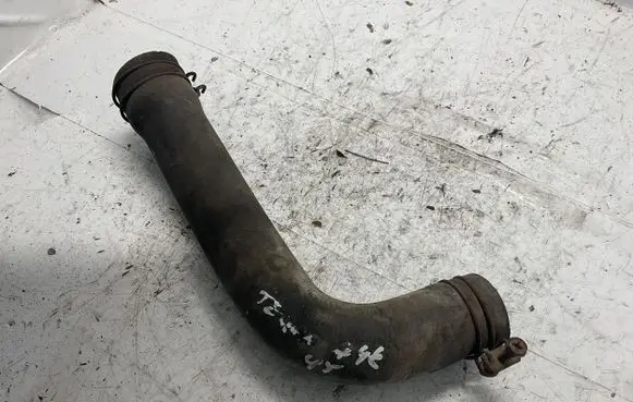 Coolant pipe/hose
