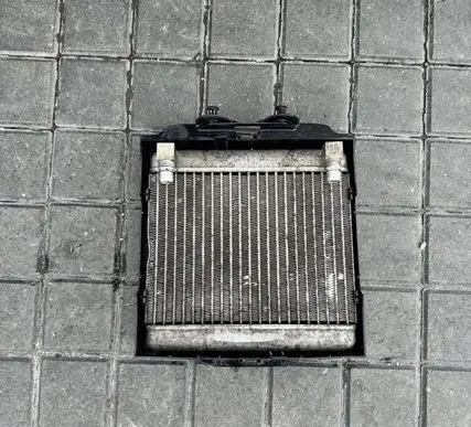 BMW 5 F10 F11 Engine oil radiator 7572542 450610 P8413002