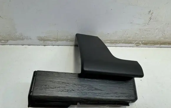 Land Rover Discovery 5 Panel trim HY32046A62