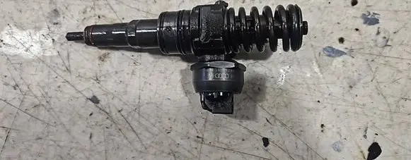Volkswagen Caddy Fuel injector 038130073BN