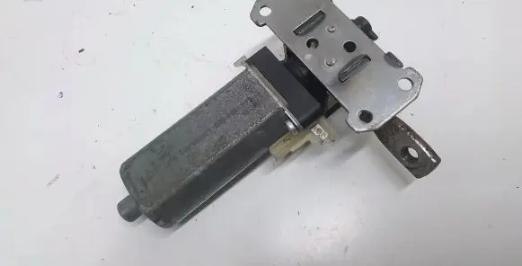 Volvo S60 Seat adjustment motor 905418103 0390203221