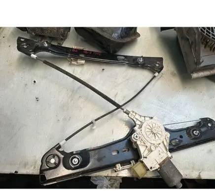 BMW 3 E90 E91 Front door window regulator with motor 7060266
