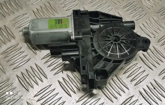 Jeep Cherokee Rear door window regulator motor 931402103