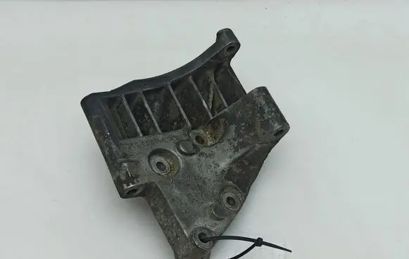 Mercedes-Benz COMPAKT W115 Generator/alternator bracket 6171550535 R6171550535