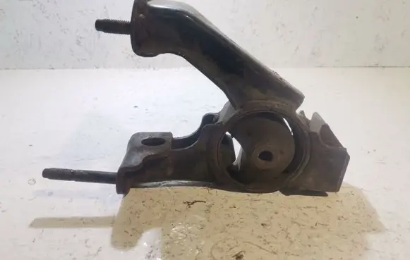 Toyota Avensis T250 Engine mount bracket