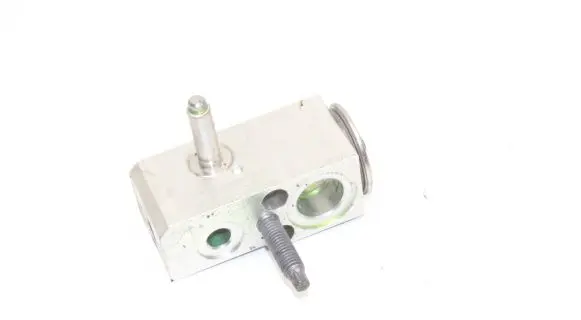 Tesla Model 3 Air conditioning (A/C) expansion valve 110187800A
