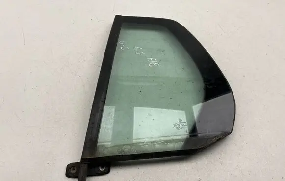Volkswagen Golf IV Rear vent window glass 43R001057