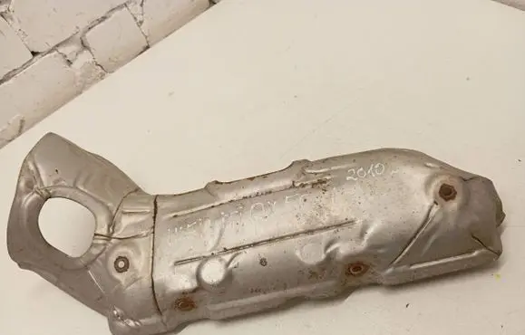 Infiniti QX56 Exhaust heat shield