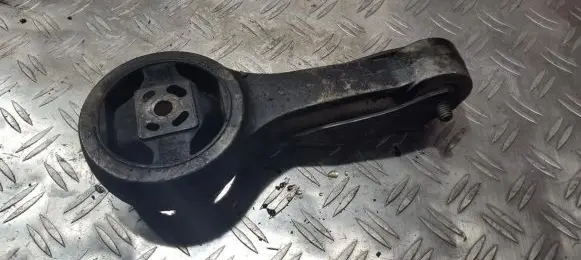Volkswagen Polo Engine mount bracket