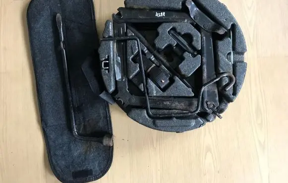 Opel Astra J Tool set 