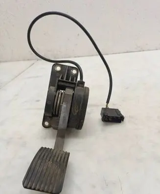 Mercedes-Benz Vario Accelerator throttle pedal A0002900201