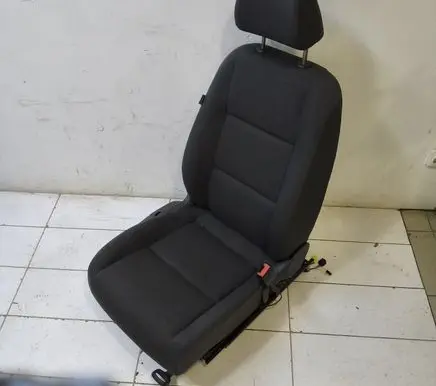 Volkswagen Touran I Front passenger seat 