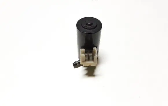 Suzuki Grand Vitara II Windscreen/windshield washer pump 6113