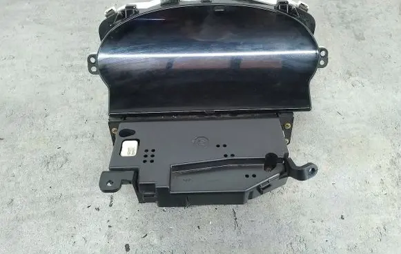 Toyota Yaris Speedometer (instrument cluster) 
