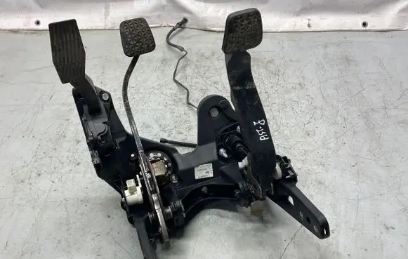 Opel Astra J Pedal assembly 13252174