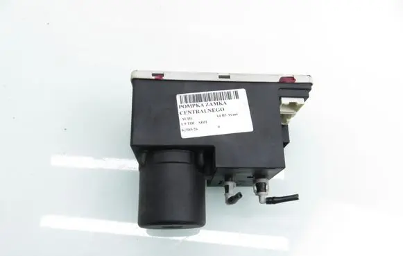 Audi A4 S4 B5 8D Central locking vacuum pump 8D0862257C