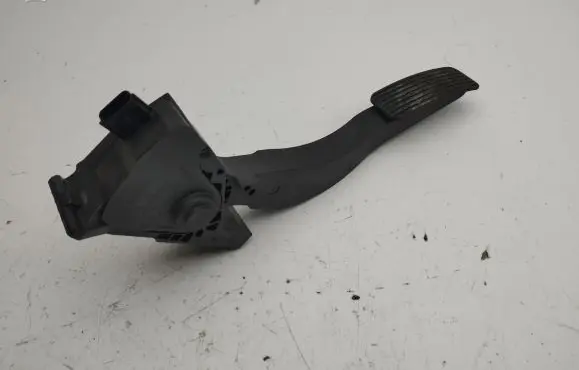 Opel Insignia B Accelerator throttle pedal 84657612