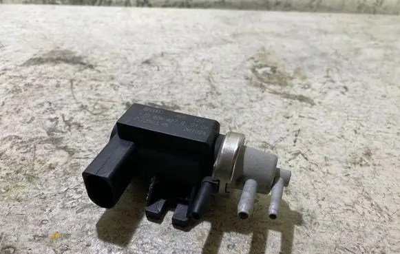 Audi A4 S4 B7 8E 8H Turbo solenoid valve 1J0906627B 06T024 72290345