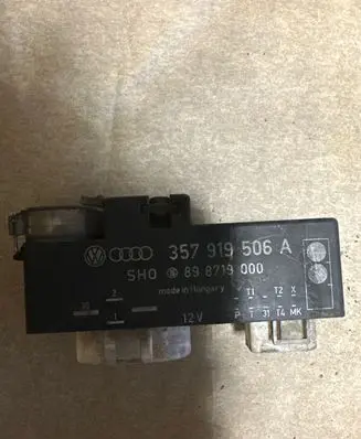 Volkswagen PASSAT B5 Coolant fan relay 357919506A