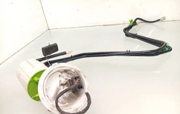 BMW 5 E60 E61 In-tank fuel pump 7187934