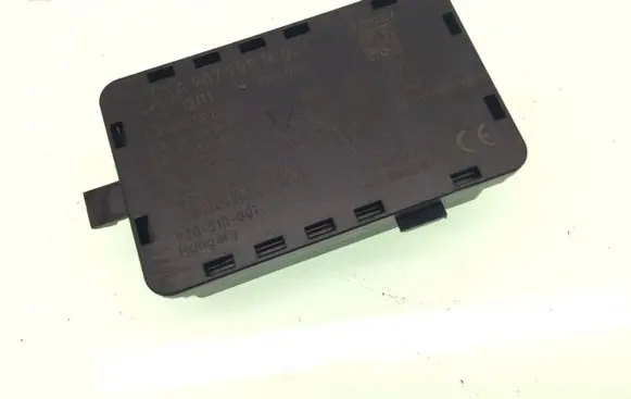 Mercedes-Benz Sprinter W907 W910 Aerial antenna amplifier A9079051602