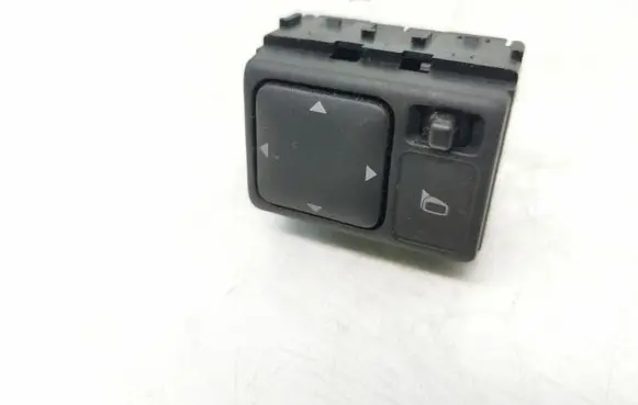 Nissan Note (E11) Wing mirror switch 051206