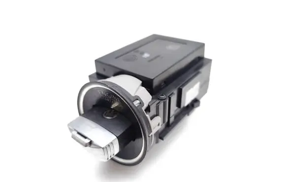 Volkswagen PASSAT B7 Ignition lock 3C0905843AA